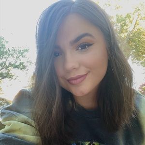 Meet your Posher, Sarina